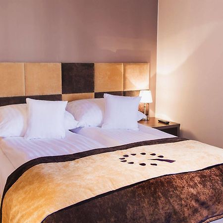 Boutique Hotel'S III Pilsudskiego Лодз Екстериор снимка