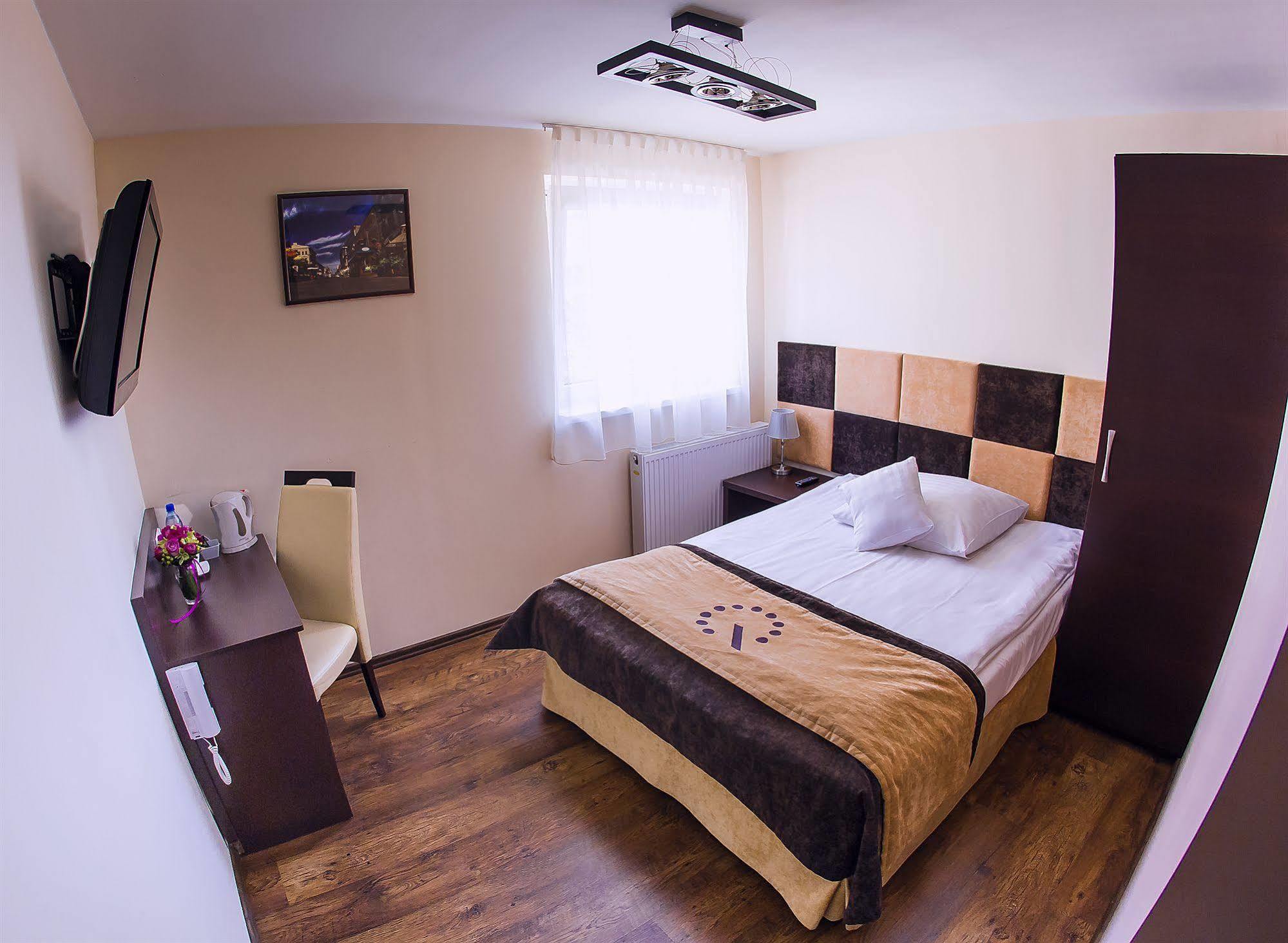 Boutique Hotel'S III Pilsudskiego Лодз Екстериор снимка
